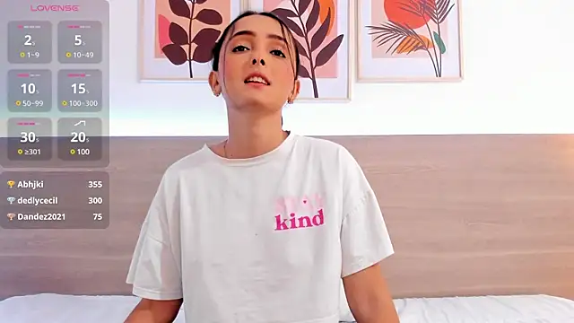 Snapshot of nataliiiiia chatting on March 13, 2025, 5:39 pm nataliiiiia online show from March 13, 2025, 5:39 pm