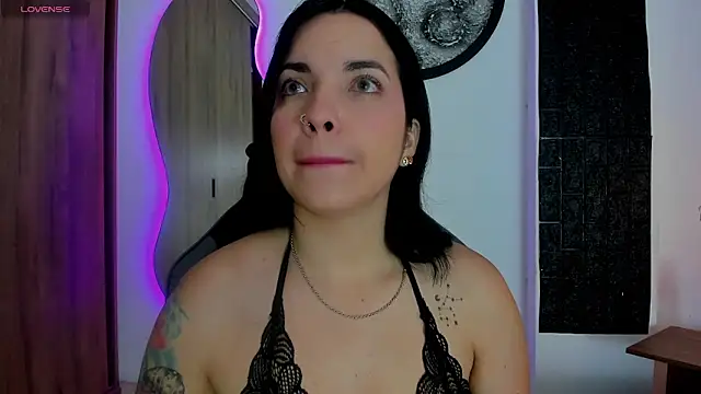 tatiana sc online show from October 3, 2025, 1:23 pm