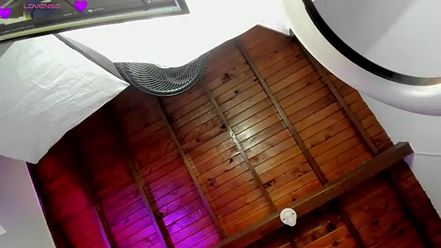 Snapshot of EmmaBecket2 chatting on March 3, 2026, 12:34 pm EmmaBecket2 online show from March 3, 2026, 12:34 pm