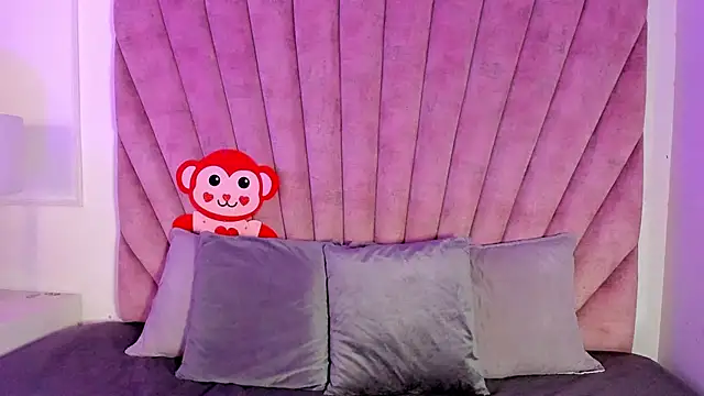 Snapshot of EmmaBecket2 chatting on February 13, 2026, 7:58 pm EmmaBecket2 online show from February 13, 2026, 7:58 pm