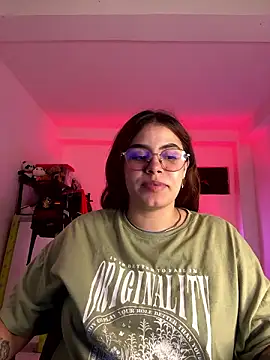Snapshot of Yuli_zuha chatting on December 5, 2024, 5:21 am Yuli zuha online show from December 5, 2024, 5:21 am