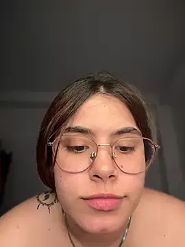Snapshot of Yuli_zuha chatting on December 6, 2024, 12:00 pm Yuli zuha online show from December 6, 2024, 12:00 pm
