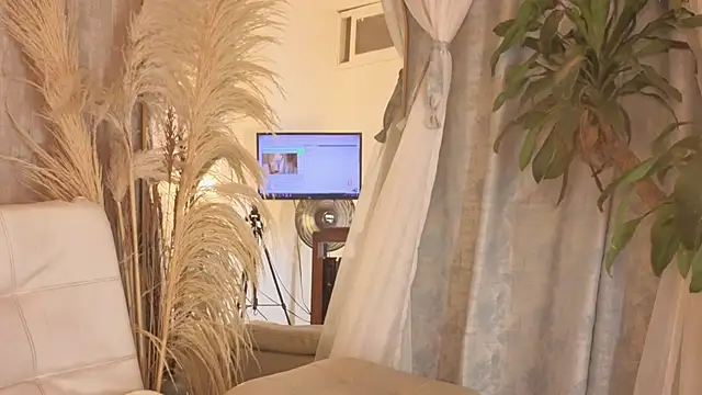 Snapshot of maddy_cooper_ chatting on October 24, 2025, 9:03 pm maddy cooper  online show from October 24, 2025, 9:03 pm