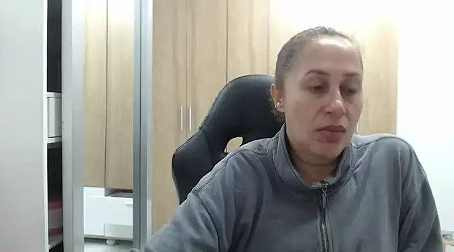 RoxanaLove9 online show from February 9, 2025, 3:43 am