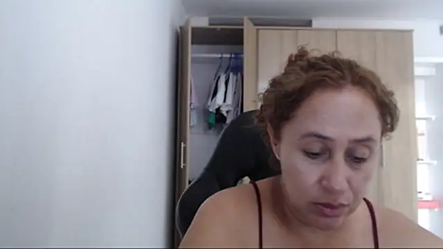 RoxanaLove9 online show from April 17, 2026, 6:22 pm