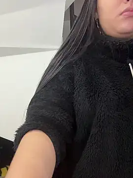 Annie9  online show from November 29, 2025, 3:50 am