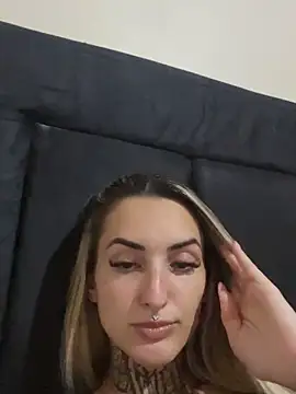 hotskinny1 online show from March 5, 2025, 9:26 pm