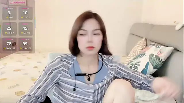 Snapshot of Linda-LL chatting on September 22, 2025, 5:57 am Linda-LL online show from September 22, 2025, 5:57 am