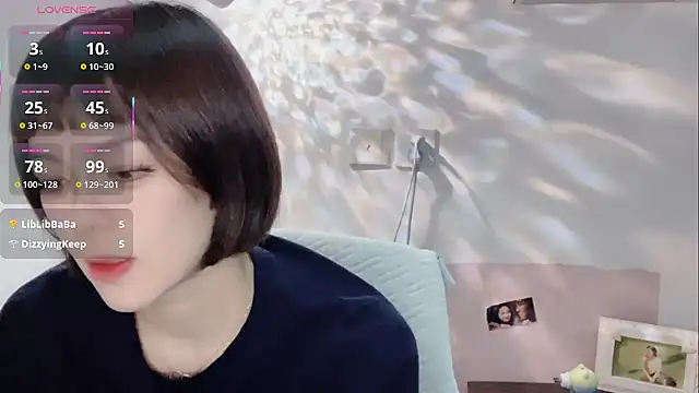 Snapshot of Linda-LL chatting on October 31, 2025, 12:46 pm Linda-LL online show from October 31, 2025, 12:46 pm