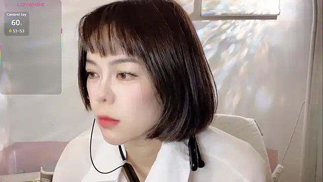 Snapshot of Linda-LL chatting on October 21, 2025, 6:02 am Linda-LL online show from October 21, 2025, 6:02 am