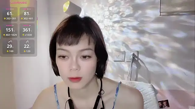 Snapshot of Linda-LL chatting on October 30, 2025, 1:53 pm Linda-LL online show from October 30, 2025, 1:53 pm