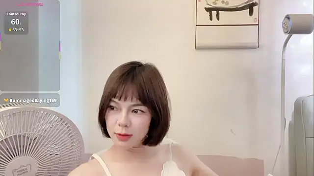 Snapshot of Linda-LL chatting on October 15, 2025, 6:22 am Linda-LL online show from October 15, 2025, 6:22 am