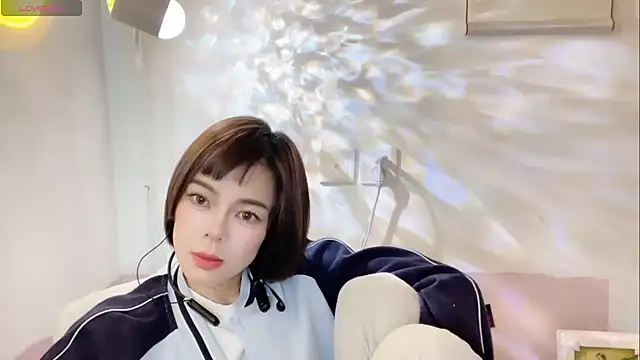 Snapshot of Linda-LL chatting on October 24, 2025, 1:48 am Linda-LL online show from October 24, 2025, 1:48 am