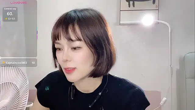 Snapshot of Linda-LL chatting on October 19, 2025, 12:52 pm Linda-LL online show from October 19, 2025, 12:52 pm