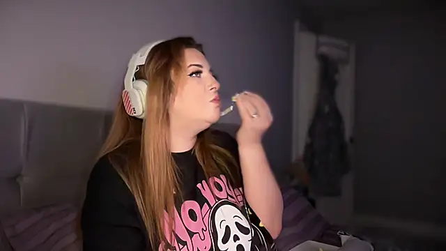 Curvy Rosie99 online show from April 15, 2026, 7:58 pm