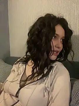 KikiWatson online show from February 7, 2025, 8:55 am
