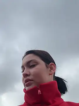 KikiWatson online show from December 1, 2025, 7:31 am