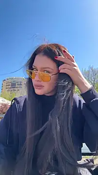 KikiWatson online show from April 17, 2026, 8:06 am