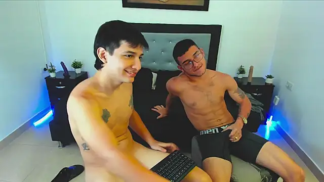 xXHot MalesXx online show from February 25, 2025, 5:40 pm