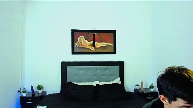 xXHot MalesXx online show from February 21, 2025, 8:05 pm