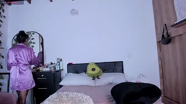 medussa13  online show from April 11, 2026, 12:09 pm