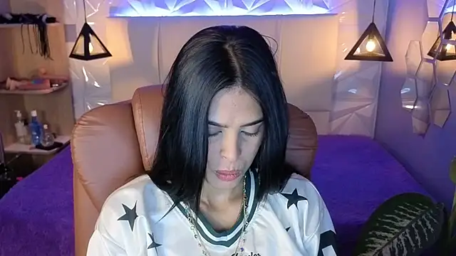 AlessiaVal  online show from December 18, 2025, 5:28 pm