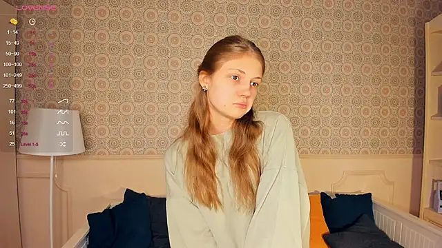 GlennaArras online show from December 16, 2024, 7:04 am