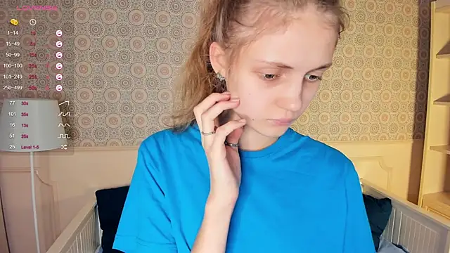 GlennaArras online show from December 4, 2024, 12:08 pm