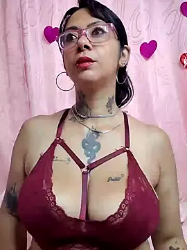 Snapshot of Saloome- chatting on February 15, 2025, 2:11 pm Saloome- online show from February 15, 2025, 2:11 pm
