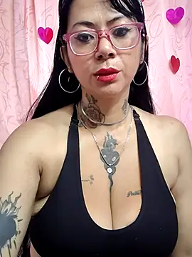 Snapshot of Saloome- chatting on February 17, 2025, 2:06 pm Saloome- online show from February 17, 2025, 2:06 pm
