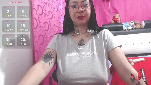 Snapshot of Saloome- chatting on September 13, 2025, 10:43 pm Saloome- online show from September 13, 2025, 10:43 pm