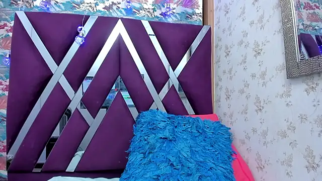 alanaflores  online show from March 7, 2025, 3:28 pm