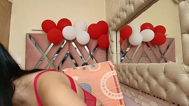 alanaflores  online show from March 3, 2025, 1:01 pm