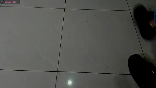 yulianademond66 online show from May 15, 2026, 9:35 pm