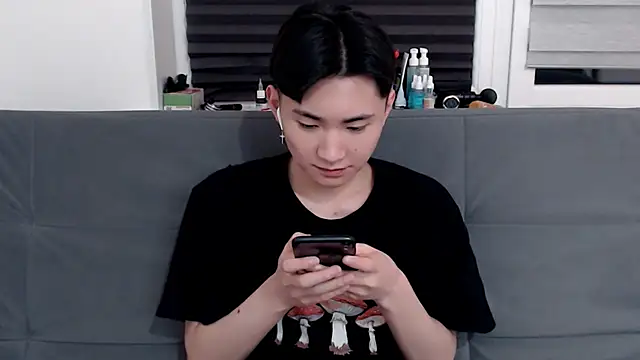 Snapshot of Miram_Yu chatting on February 8, 2025, 12:49 am Miram Yu online show from February 8, 2025, 12:49 am