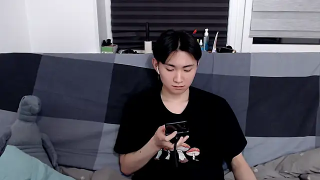 Snapshot of Miram_Yu chatting on January 13, 2025, 11:49 pm Miram Yu online show from January 13, 2025, 11:49 pm