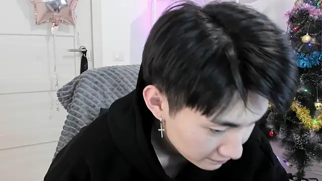 Snapshot of Miram_Yu chatting on December 20, 2024, 2:41 am Miram Yu online show from December 20, 2024, 2:41 am