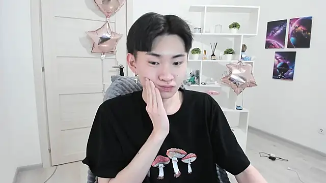 Snapshot of Miram_Yu chatting on February 22, 2025, 9:15 pm Miram Yu online show from February 22, 2025, 9:15 pm