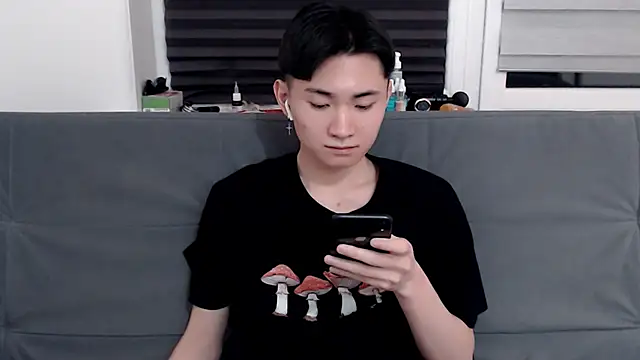 Snapshot of Miram_Yu chatting on February 7, 2025, 9:48 pm Miram Yu online show from February 7, 2025, 9:48 pm