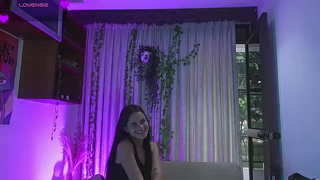 HannaRhodes online show from March 12, 2026, 2:32 pm