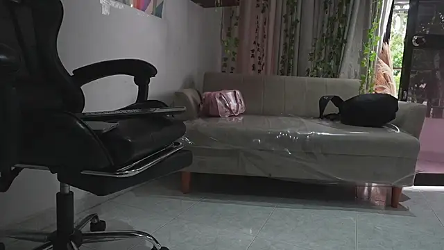 HannaRhodes online show from February 7, 2026, 1:41 pm