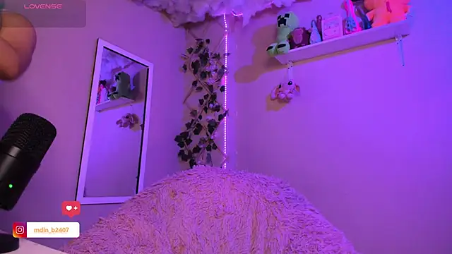 MadelineBenet online show from September 30, 2025, 3:12 am