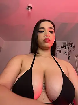 MadelineBenet online show from July 10, 2026, 3:39 am