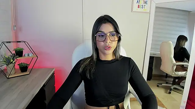  kylie  smith  online show from February 5, 2025, 7:42 pm