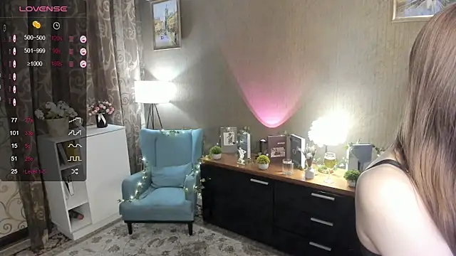 DarleneHatt online show from March 13, 2025, 9:37 pm