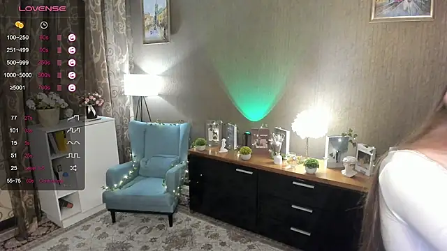 DarleneHatt online show from March 3, 2025, 9:15 pm