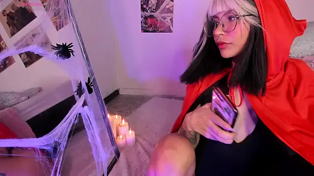 Snapshot of Luna-Chann chatting on October 22, 2025, 8:30 pm Luna-Chann online show from October 22, 2025, 8:30 pm