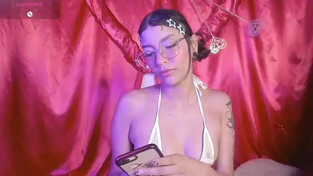 Snapshot of Luna-Chann chatting on February 15, 2026, 9:25 pm Luna-Chann online show from February 15, 2026, 9:25 pm