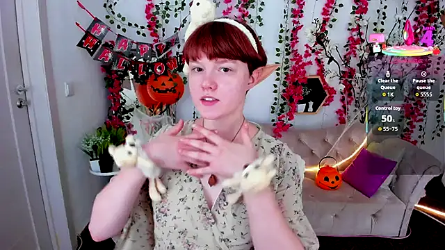 DreamyLuna online show from October 26, 2025, 8:20 pm