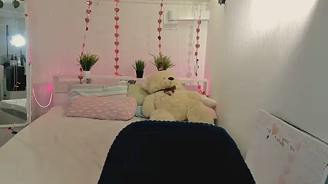 DreamyLuna online show from October 9, 2025, 8:53 pm